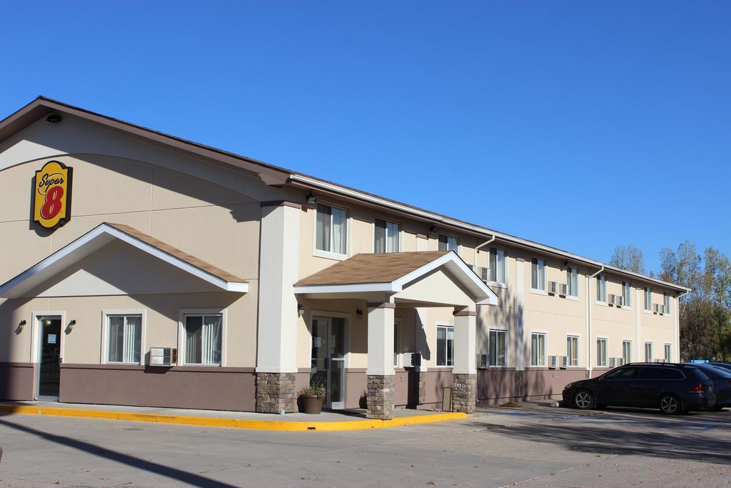 Super 8 By Wyndham Grand Forks Hotel Exterior photo