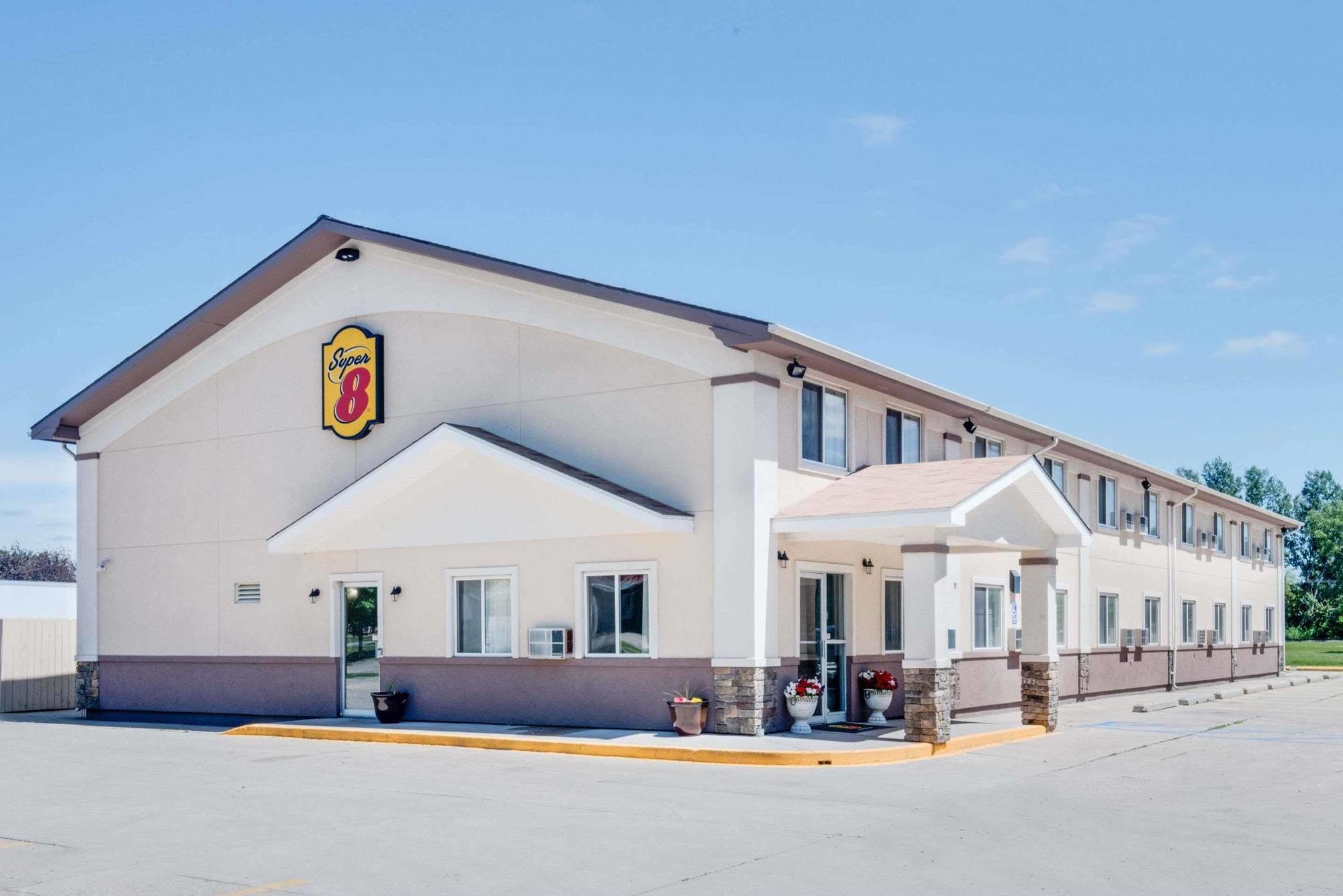 Super 8 By Wyndham Grand Forks Hotel Exterior photo
